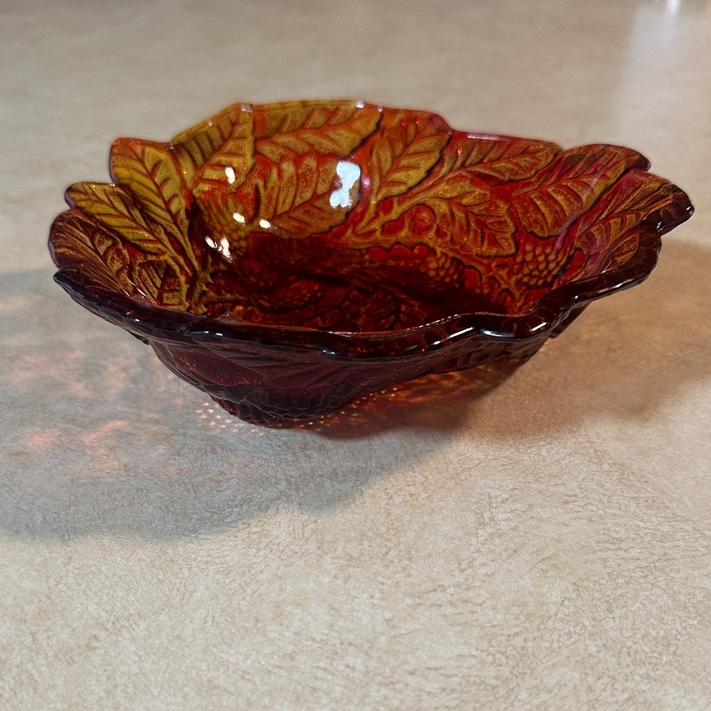 Vintage Indiana glass loganberry bowl